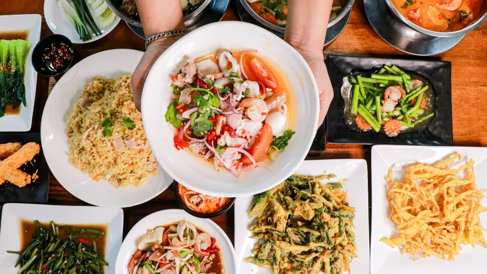 อาหารจัดเลี้ยงของร้านคัม ปรุงสดใหม่ เสิร์ฟในงานเลี้ยงที่ขอนแก่น