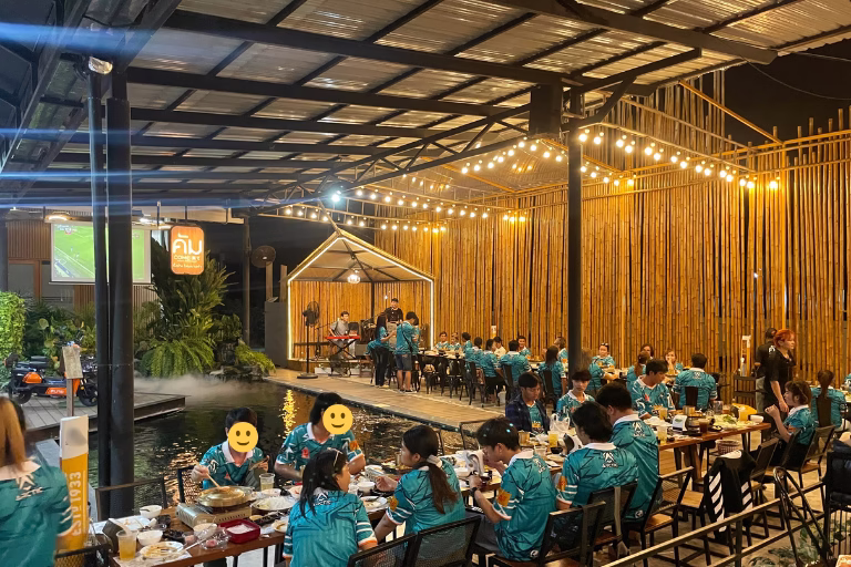 จัดงานเลี้ยงหลังประชุม